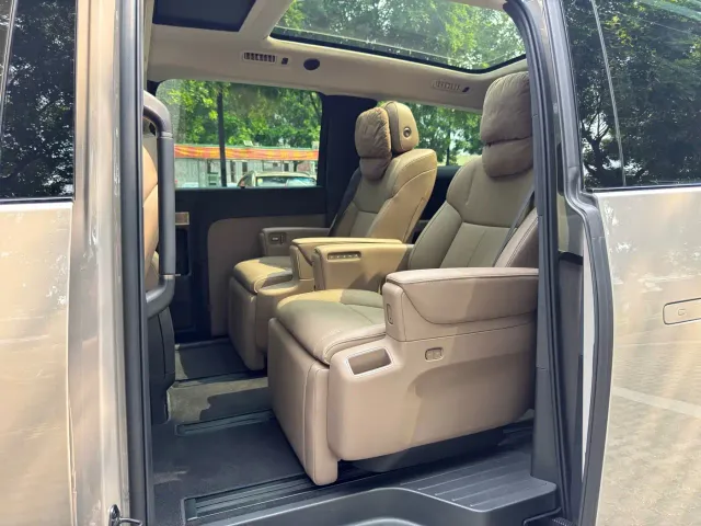 Li Auto MEGA — Фото автомобиля 12