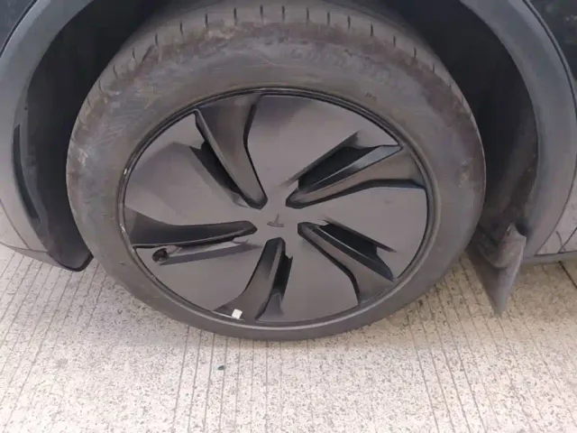 Tesla Model Y — Фото автомобиля 22