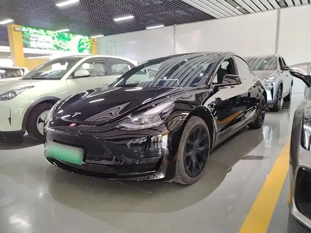 Фотография автомобиля — Tesla Model 3