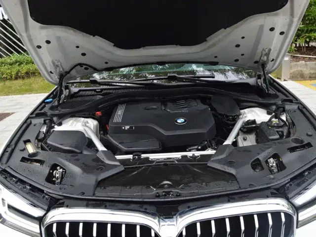 BMW 5 Series — Фото автомобиля 12