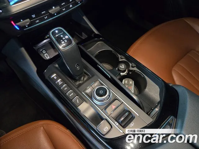 Maserati Levante — Фото автомобиля 10
