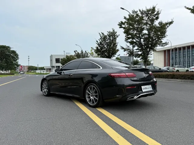 Mercedes-Benz E-Class — Фото автомобиля 7
