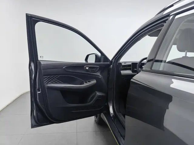 Roewe RX5 — Фото автомобиля 8