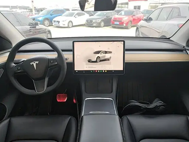 Tesla Model Y — Фото автомобиля 9