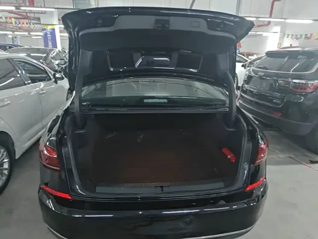 Volkswagen Passat — Фото автомобиля 18