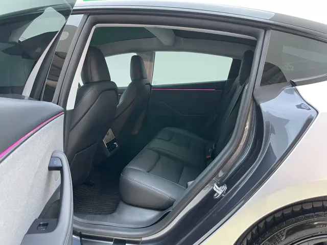 Tesla Model 3 — Фото автомобиля 19