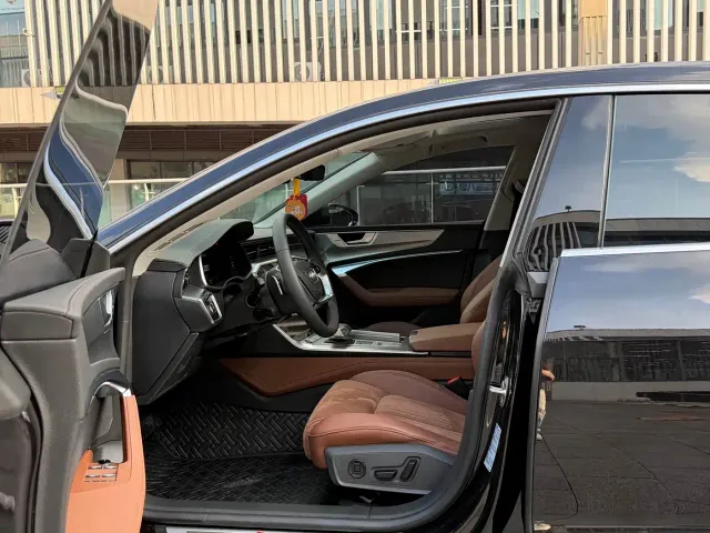 Audi A7L — Фото автомобиля 4