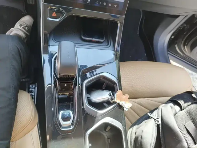 Geely Boyue L — Фото автомобиля 13