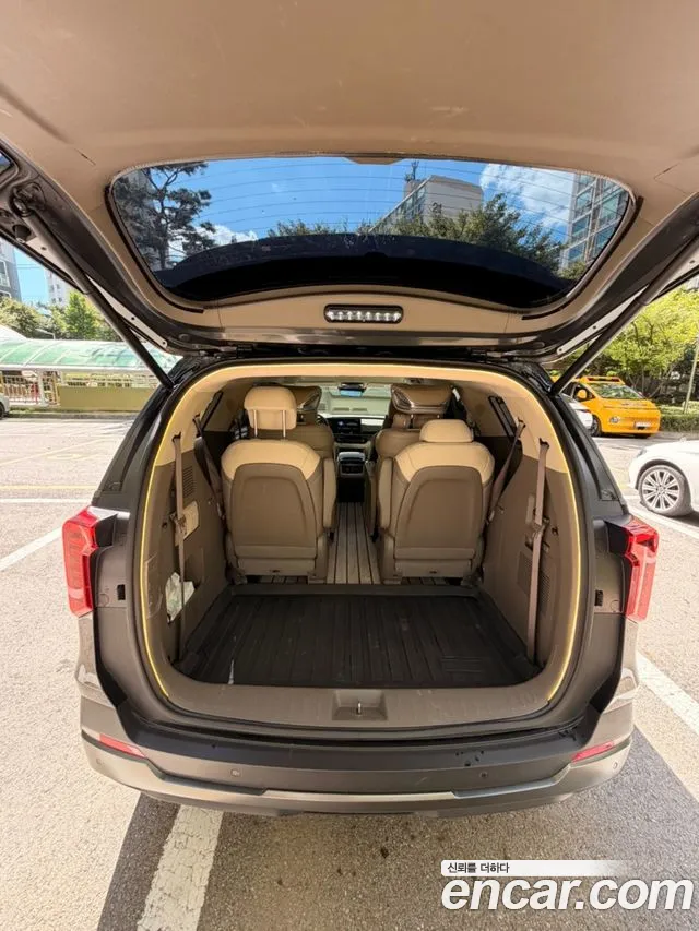 Kia Carnival Generation 4 — Фото автомобиля 13