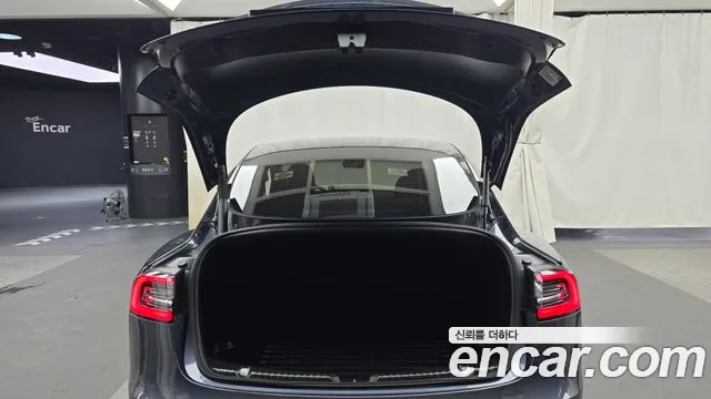 Tesla Model 3 — Фото автомобиля 20