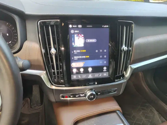 Volvo S90 — Фото автомобиля 9