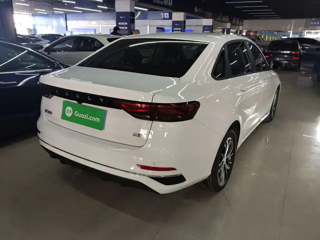 Geely Emgrand 2025 4th Gen 1.5L CVT Soaring Dragon Edition — Фото автомобиля 6