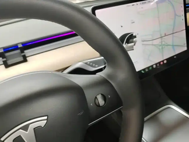 Tesla Model Y — Фото автомобиля 13