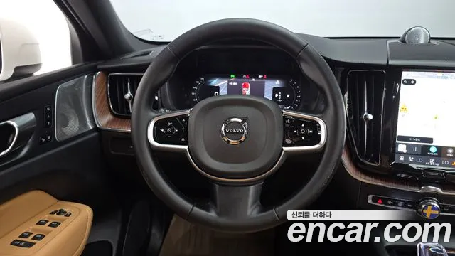 Вольво XC60 — Фото автомобиля 12