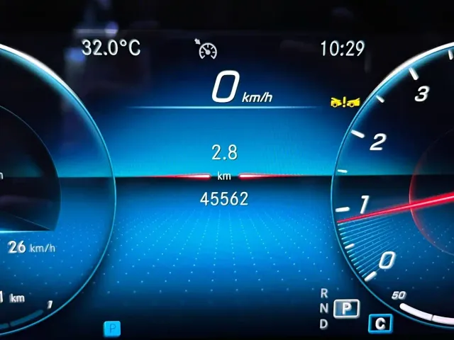 Mercedes-Benz E-Class — Фото автомобиля 16