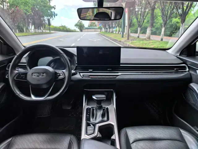 Geely Emgrand — Фото автомобиля 7
