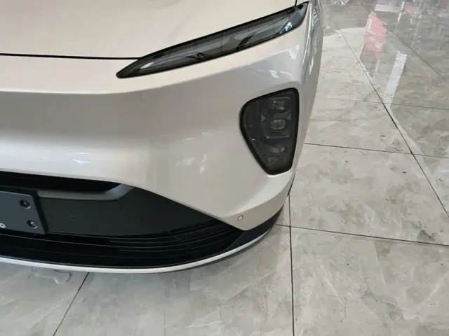 Nio ES8 — Фото автомобиля 23