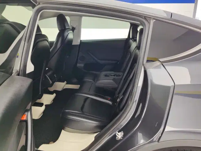 Tesla Model Y — Фото автомобиля 11
