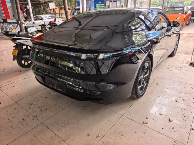 Lynk & Co Z10 — Фото автомобиля 15