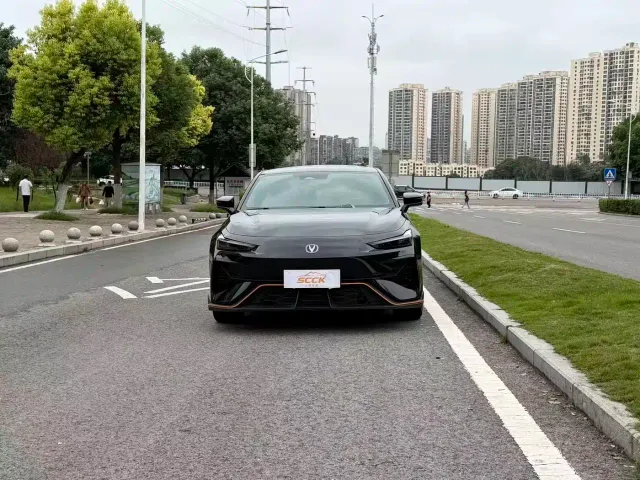 Changan Changan UNI-V 2025 2.0T Sport Version — Фото автомобиля 2