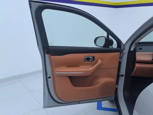 Leapmotor C10 — Фото автомобиля 7