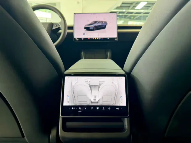 Tesla Model Y 2025 Rear-Wheel Drive — Фото автомобиля 11