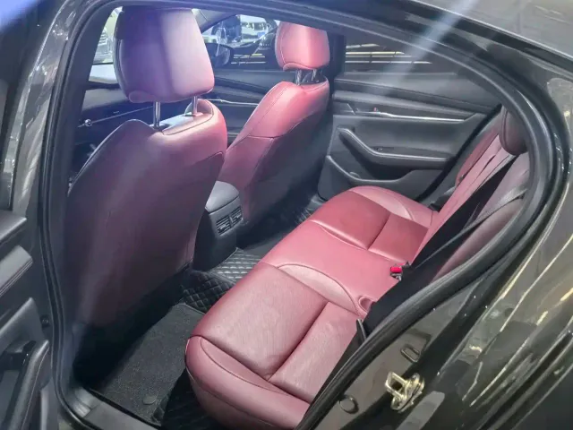 Mazda Axela — Фото автомобиля 5