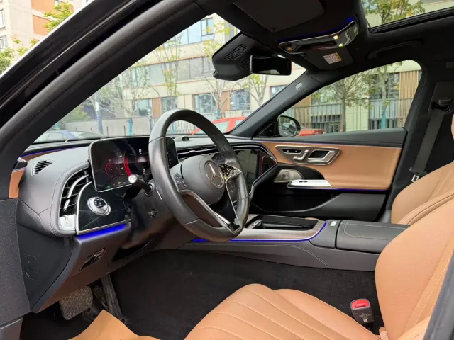 Mercedes-Benz E-Class — Фото автомобиля 4