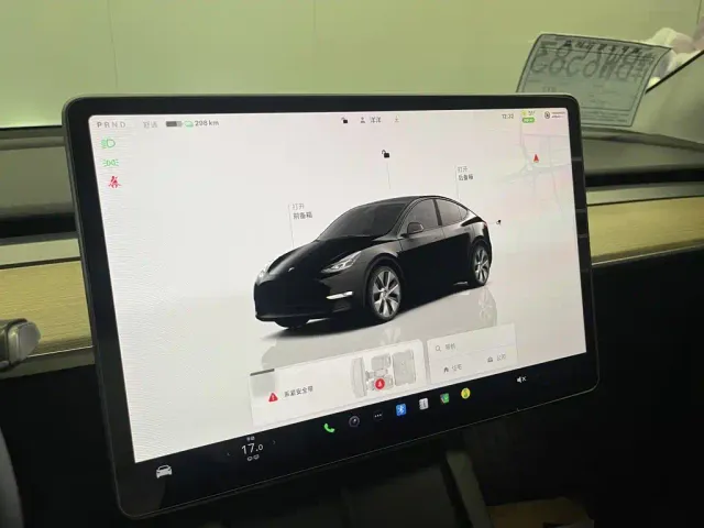 Tesla Model Y — Фото автомобиля 24