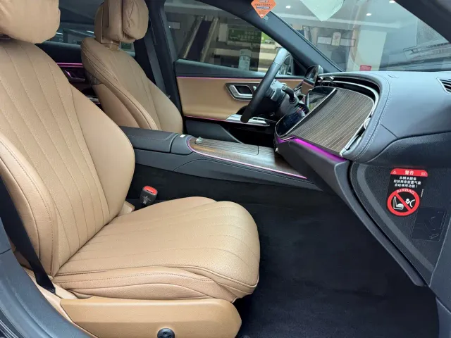 Mercedes-Benz E-Class — Фото автомобиля 18