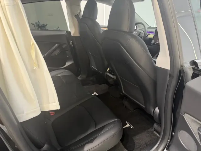 Tesla Model Y — Фото автомобиля 16