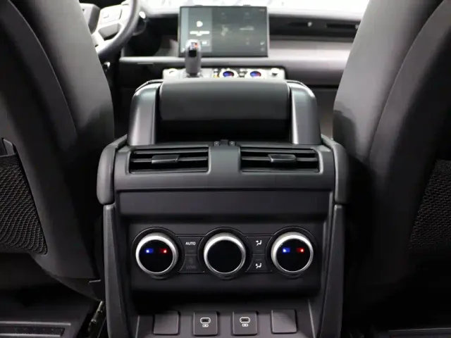 Land Rover Defender — Фото автомобиля 6