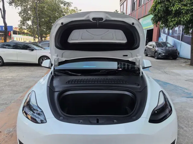 Tesla Model Y — Фото автомобиля 15