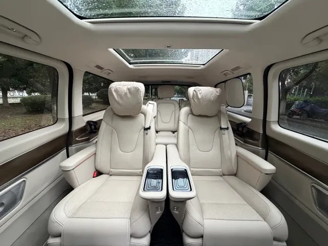 Mercedes-Benz V-Class — Фото автомобиля 25