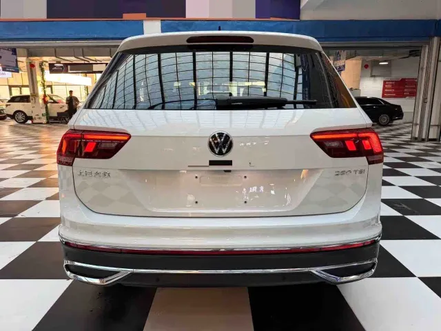 Volkswagen Tiguan L — Фото автомобиля 8