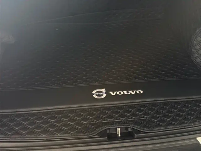 Volvo XC40 — Фото автомобиля 12