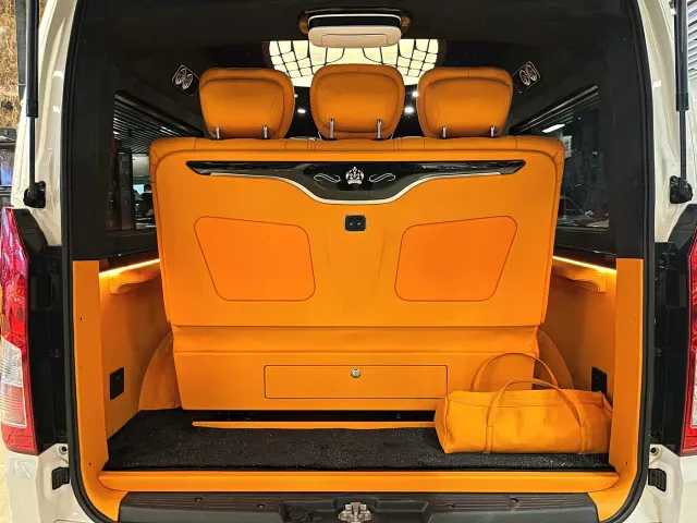 Toyota HIACE — Фото автомобиля 16