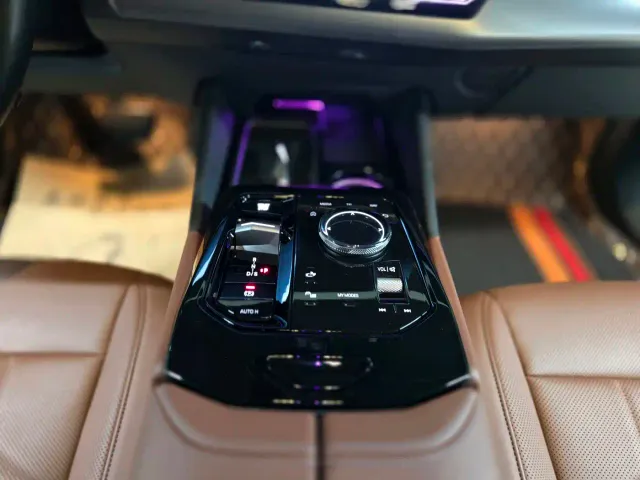 BMW 5 Series — Фото автомобиля 12