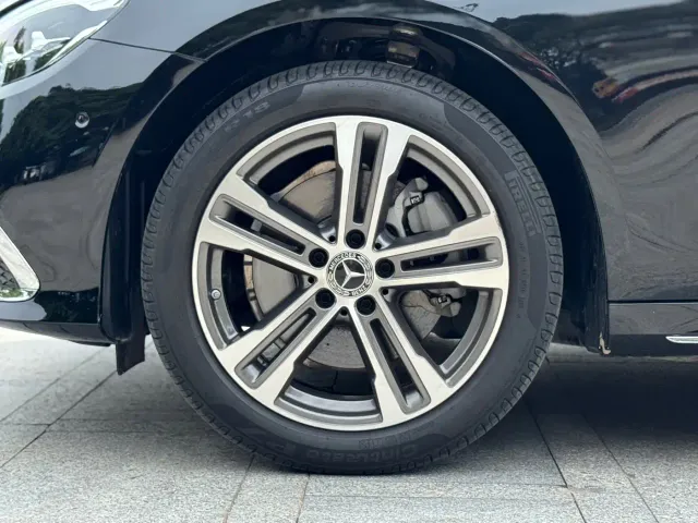 Mercedes-Benz E-Class — Фото автомобиля 27