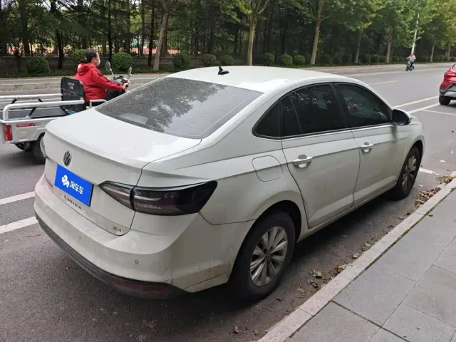Volkswagen Lavida — Фото автомобиля 3