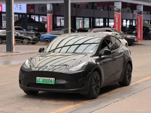 Фотография автомобиля — Tesla Model Y
