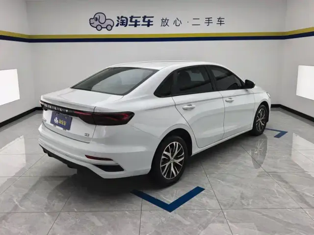 Geely Emgrand — Фото автомобиля 3