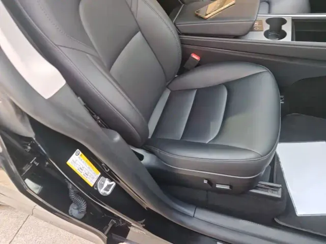 Tesla Model Y — Фото автомобиля 24