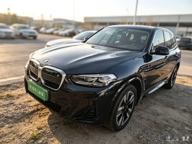Фотография автомобиля — BMW iX3