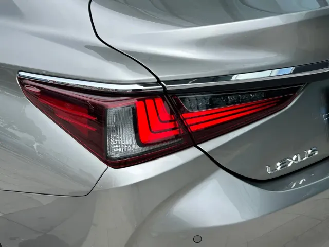 Lexus ES — Фото автомобиля 25