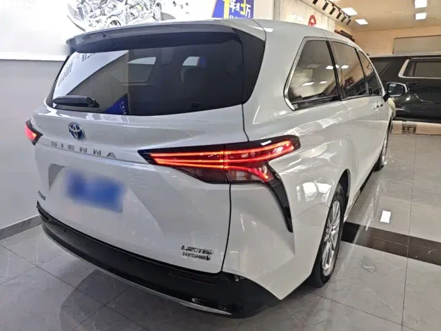 Toyota Sienna — Фото автомобиля 6