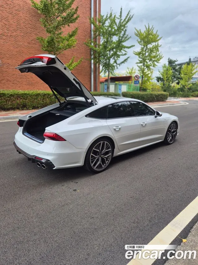 Audi A7 4K — Фото автомобиля 16