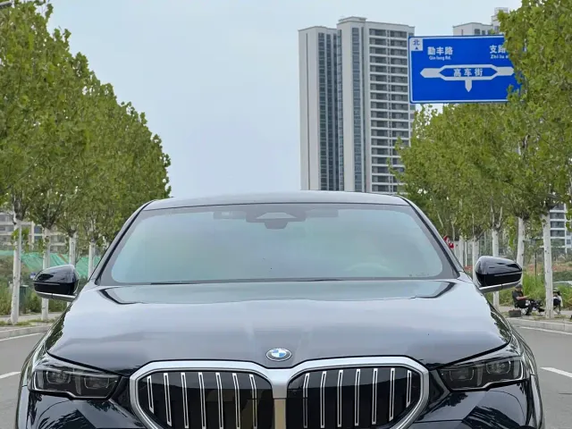 BMW BMW 5 Series 2025 530Li Leading M Sport Package — Фото автомобиля 2