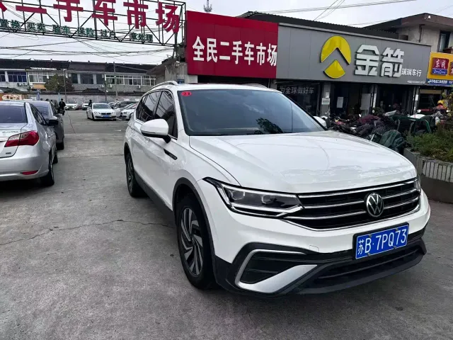 Volkswagen Tiguan L — Фото автомобиля 3