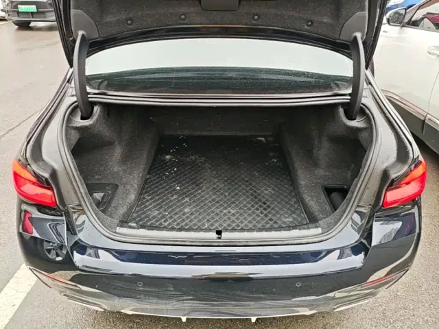 BMW 5 Series — Фото автомобиля 18